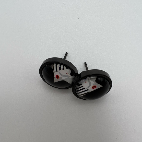 Classic Edgy Round Stud Earrings - Retro Stylish Stud Earrings set of two - Picture 3 of 13